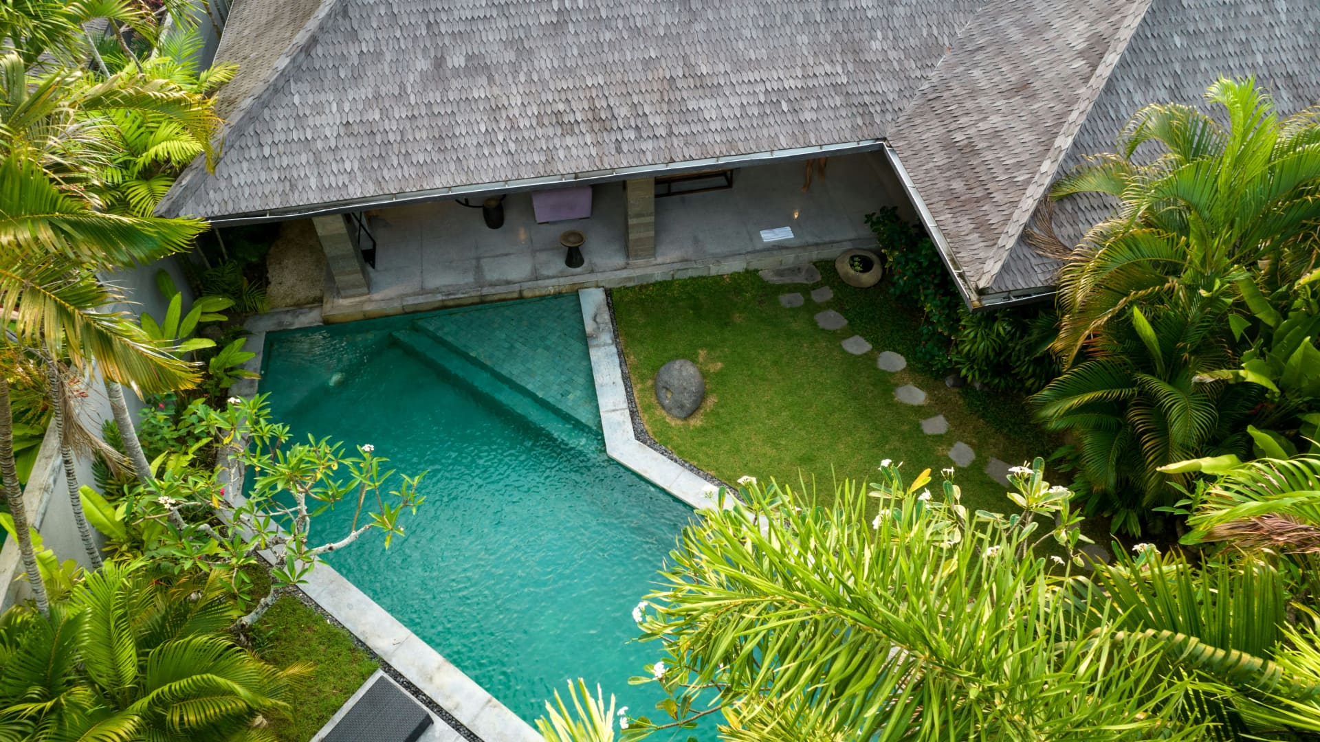A Luxury Villa with Swimming Pool at a Tropical Resort